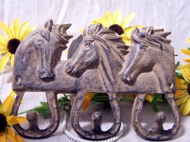 Rustic Brown Cast Iron 3 Horse Hook